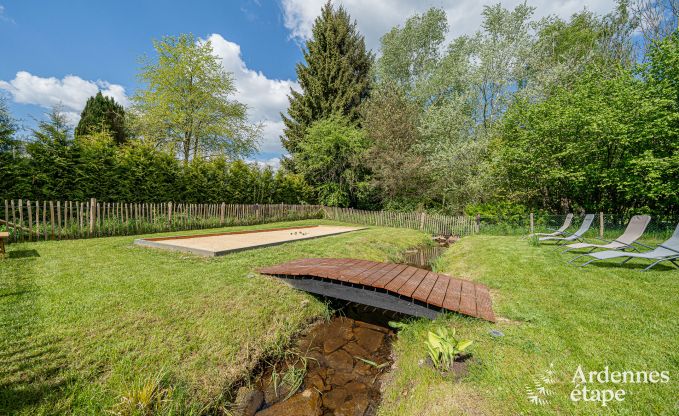 Vakantiehuis in Bi�vre voor 7 personen met 4 slaapkamers, kinderspeelruimte, priv�tuin en modern comfort