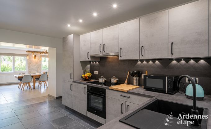 Vakantiehuis in Bi�vre voor 7 personen met 4 slaapkamers, kinderspeelruimte, priv�tuin en modern comfort