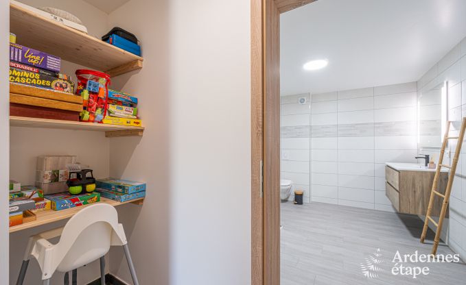 Vakantiehuis in Bi�vre voor 7 personen met 4 slaapkamers, kinderspeelruimte, priv�tuin en modern comfort