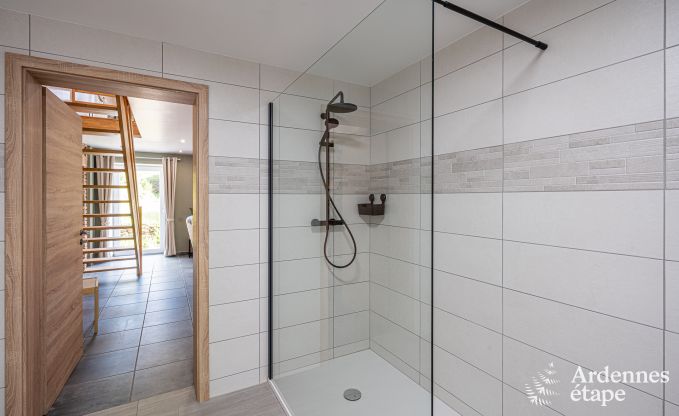 Vakantiehuis in Bi�vre voor 7 personen met 4 slaapkamers, kinderspeelruimte, priv�tuin en modern comfort