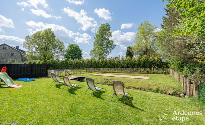 Vakantiehuis in Bi�vre voor 7 personen met 4 slaapkamers, kinderspeelruimte, priv�tuin en modern comfort