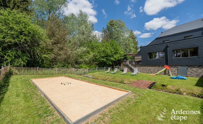 Vakantiehuis in Bi�vre voor 7 personen met 4 slaapkamers, kinderspeelruimte, priv�tuin en modern comfort