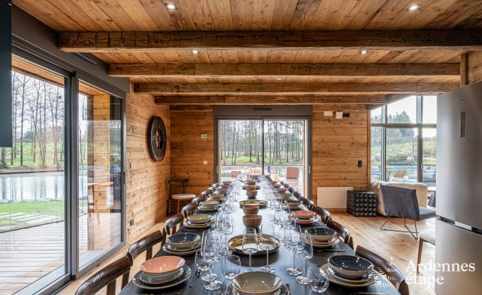 Luxe chalet in Brognon voor 20 personen met verwarmd buitenzwembad, outdoor jacuzzi en sauna op het meer