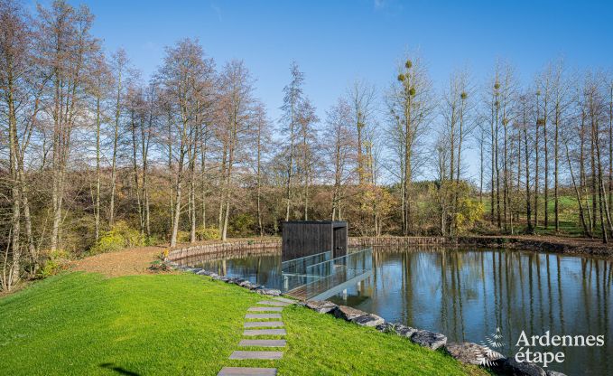 Luxe chalet in Brognon voor 20 personen met verwarmd buitenzwembad, outdoor jacuzzi en sauna op het meer