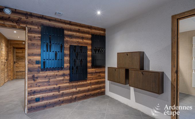 Luxe chalet in Brognon voor 20 personen met verwarmd buitenzwembad, outdoor jacuzzi en sauna op het meer