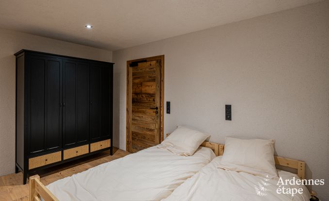 Luxe chalet in Brognon voor 20 personen met verwarmd buitenzwembad, outdoor jacuzzi en sauna op het meer