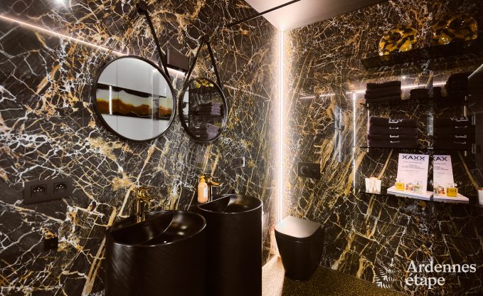 Unieke fermette voor 2 personen in B�llingen met priv�sauna, jacuzzi en buitendouche