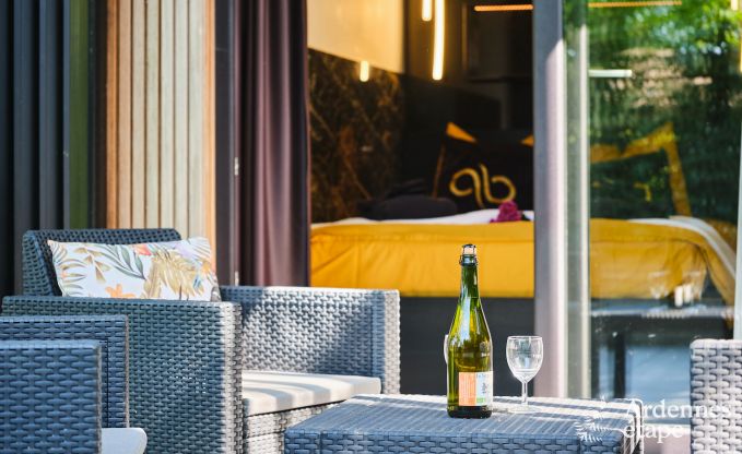 Unieke fermette voor 2 personen in B�llingen met priv�sauna, jacuzzi en buitendouche