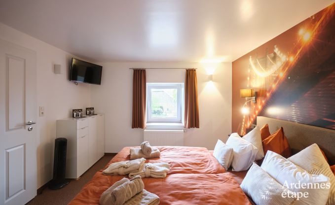 Ruime fermette in B�llingen voor 13 personen met binnenzwembad, sauna en jacuzzi