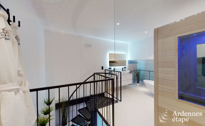 Ruime fermette in B�llingen voor 13 personen met binnenzwembad, sauna en jacuzzi