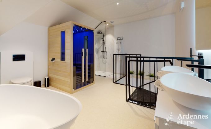 Ruime fermette in B�llingen voor 13 personen met binnenzwembad, sauna en jacuzzi