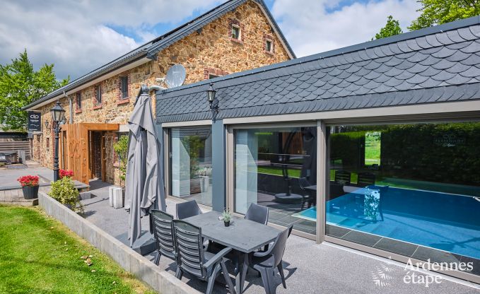 Ruime fermette in B�llingen voor 13 personen met binnenzwembad, sauna en jacuzzi