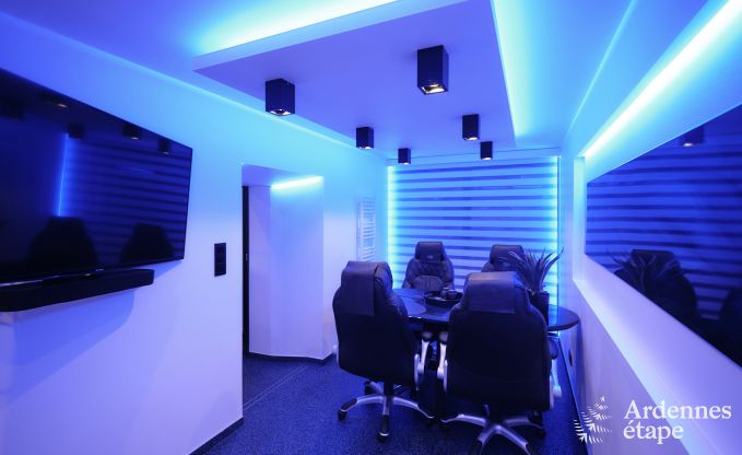 Ruime fermette in B�llingen voor 13 personen met binnenzwembad, sauna en jacuzzi