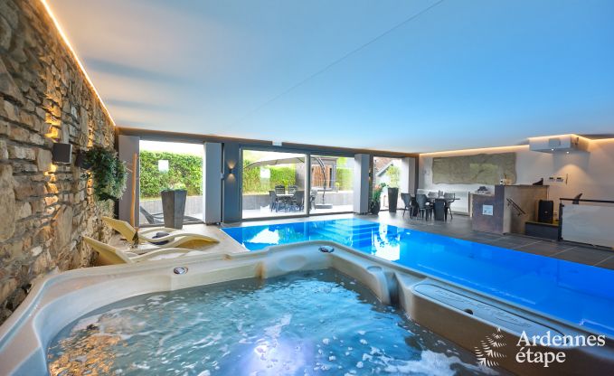 Ruime fermette in B�llingen voor 13 personen met binnenzwembad, sauna en jacuzzi
