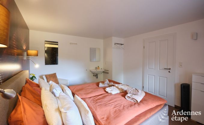 Ruime fermette in B�llingen voor 13 personen met binnenzwembad, sauna en jacuzzi