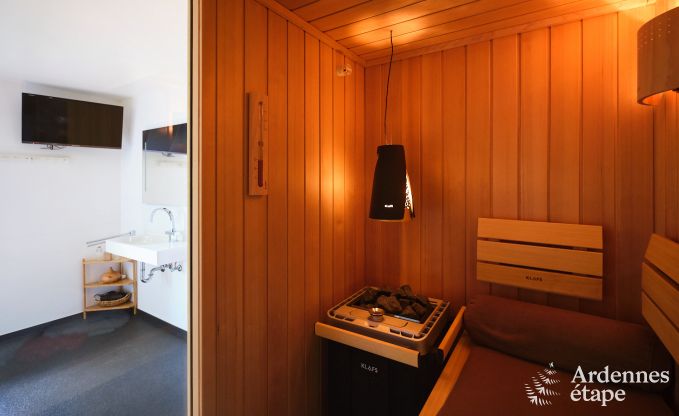 Ruime fermette in B�llingen voor 13 personen met binnenzwembad, sauna en jacuzzi