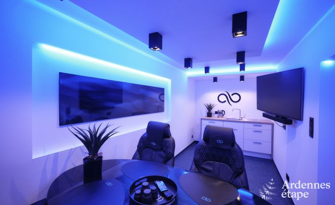 Ruime fermette in B�llingen voor 13 personen met binnenzwembad, sauna en jacuzzi