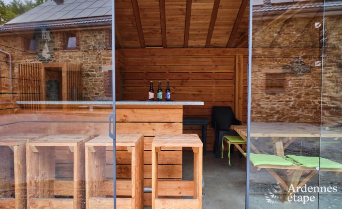 Ruime fermette in B�llingen voor 13 personen met binnenzwembad, sauna en jacuzzi