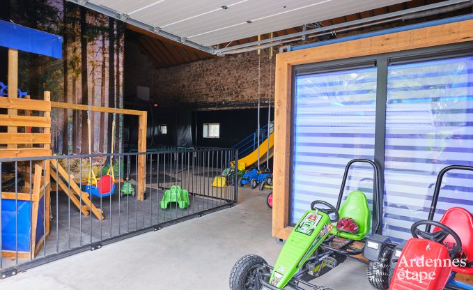 Ruime fermette in B�llingen voor 13 personen met binnenzwembad, sauna en jacuzzi