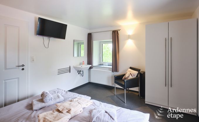 Ruime fermette in B�llingen voor 13 personen met binnenzwembad, sauna en jacuzzi