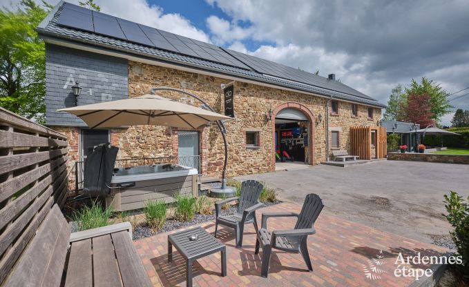 Ruime fermette in B�llingen voor 13 personen met binnenzwembad, sauna en jacuzzi