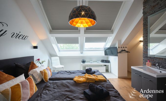 Ruime fermette in B�llingen voor 13 personen met binnenzwembad, sauna en jacuzzi