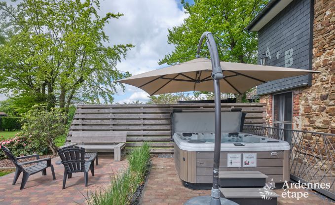 Ruime fermette in B�llingen voor 13 personen met binnenzwembad, sauna en jacuzzi