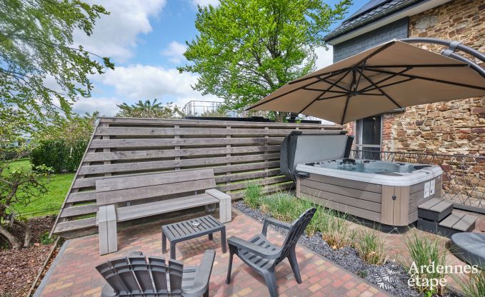 Ruime fermette in B�llingen voor 13 personen met binnenzwembad, sauna en jacuzzi