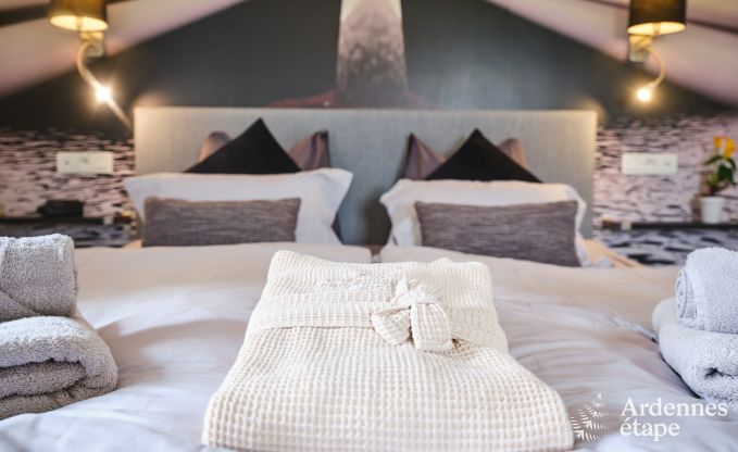 Ruime fermette in B�llingen voor 13 personen met binnenzwembad, sauna en jacuzzi