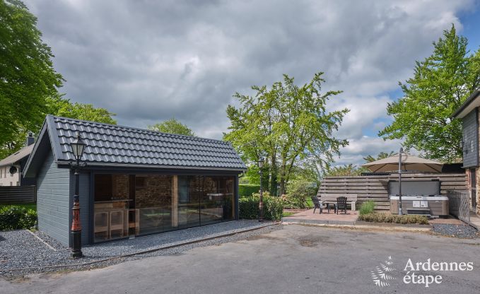 Ruime fermette in B�llingen voor 13 personen met binnenzwembad, sauna en jacuzzi