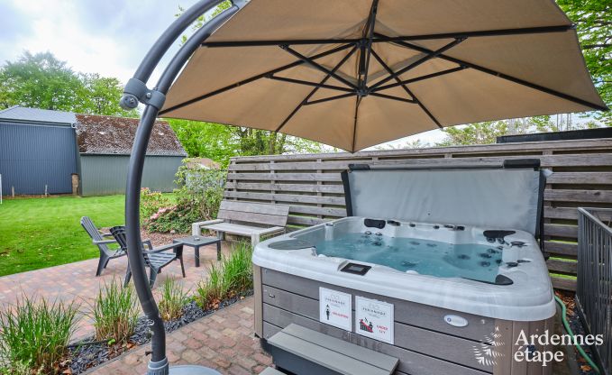 Ruime fermette in B�llingen voor 13 personen met binnenzwembad, sauna en jacuzzi