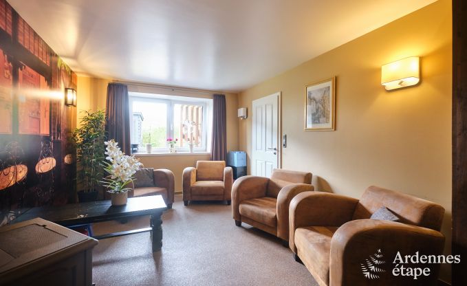 Ruime fermette in B�llingen voor 13 personen met binnenzwembad, sauna en jacuzzi