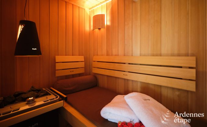 Ruime fermette in B�llingen voor 13 personen met binnenzwembad, sauna en jacuzzi