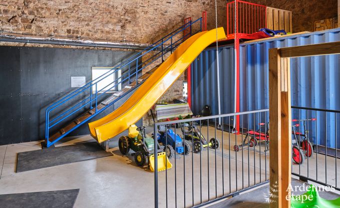 Ruime fermette in B�llingen voor 13 personen met binnenzwembad, sauna en jacuzzi