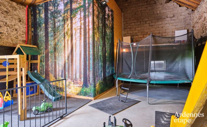 Ruime fermette in B�llingen voor 13 personen met binnenzwembad, sauna en jacuzzi