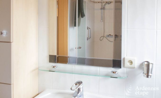 Modern appartement voor 6 personen in Butgenbach met 3 slaapkamers en gemeenschappelijke tuin