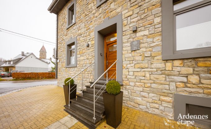 Uitzonderlijk verblijf in luxueuze villa in Butgenbach: 18 personen, binnenzwembad, sauna, in het hart van de Ardennen