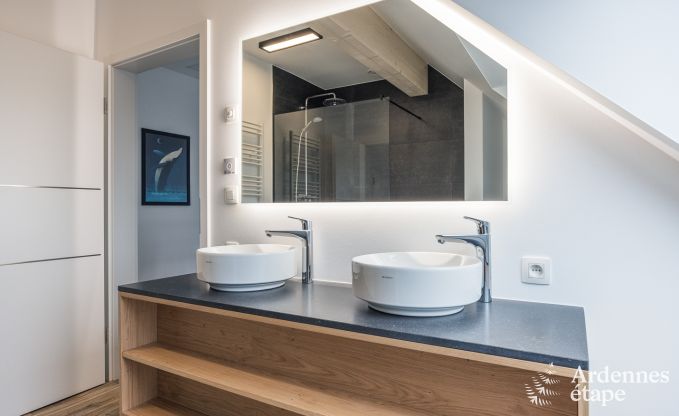 Uitzonderlijk verblijf in luxueuze villa in Butgenbach: 18 personen, binnenzwembad, sauna, in het hart van de Ardennen