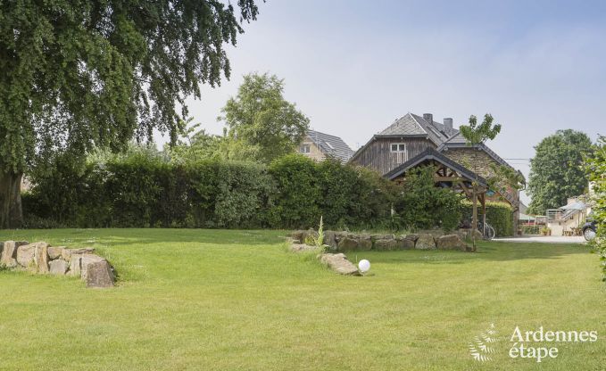 Modern appartement voor 6 personen in Butgenbach met 3 slaapkamers en gemeenschappelijke tuin