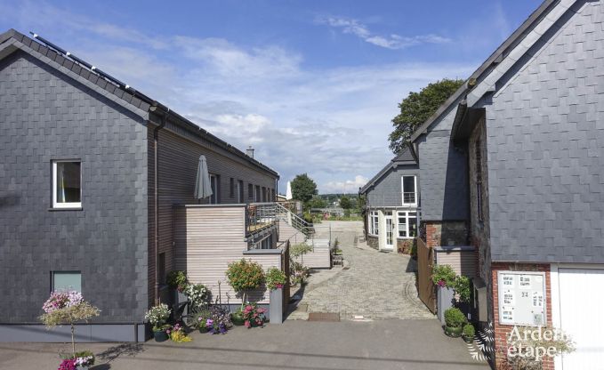 Ruim vakantieappartement voor 12 personen met 5 slaapkamers en gedeelde priv�tuin en wellness in Butgenbach