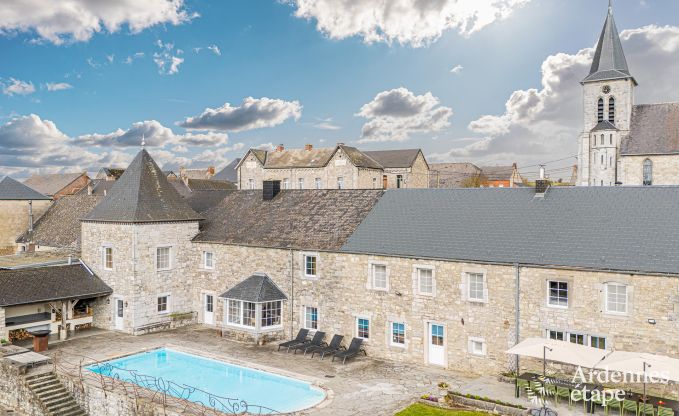 Luxueuze villa in Cerfontaine: perfect voor 14 personen, met binnen- en buitenzwembad, dicht bij de Lacs de l'Eau d'Heure