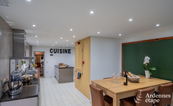 Luxueuze villa in Cerfontaine: perfect voor 14 personen, met binnen- en buitenzwembad, dicht bij de Lacs de l'Eau d'Heure