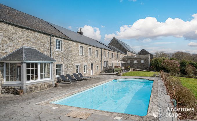 Luxueuze villa in Cerfontaine: perfect voor 14 personen, met binnen- en buitenzwembad, dicht bij de Lacs de l'Eau d'Heure