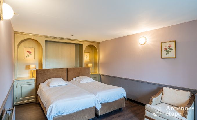 Luxueuze villa in Cerfontaine: perfect voor 14 personen, met binnen- en buitenzwembad, dicht bij de Lacs de l'Eau d'Heure