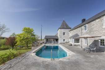 Stijlvol en luxueus vakantiehuis in Cerfontaine met 2 zwembaden