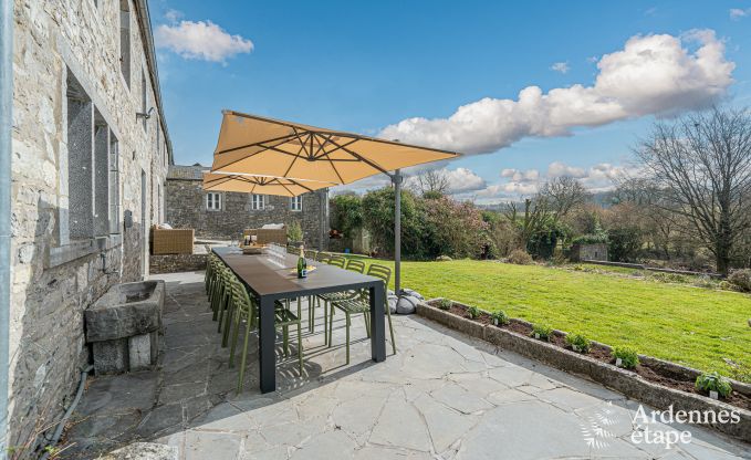 Luxueuze villa in Cerfontaine: perfect voor 14 personen, met binnen- en buitenzwembad, dicht bij de Lacs de l'Eau d'Heure