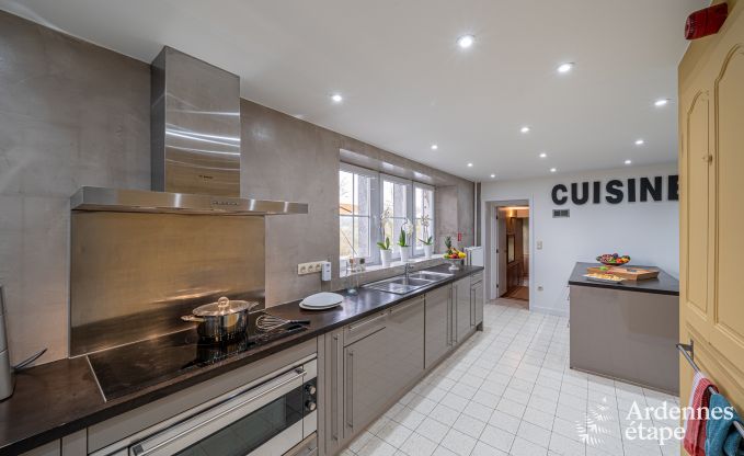 Luxueuze villa in Cerfontaine: perfect voor 14 personen, met binnen- en buitenzwembad, dicht bij de Lacs de l'Eau d'Heure