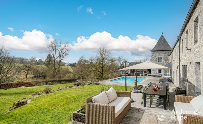 Luxueuze villa in Cerfontaine: perfect voor 14 personen, met binnen- en buitenzwembad, dicht bij de Lacs de l'Eau d'Heure