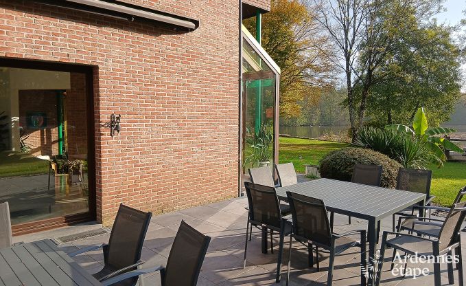 Ruime vakantiewoning in Charleville voor 15 personen met 7 slaapkamers, sauna, houtkachel en priv�terras aan het water
