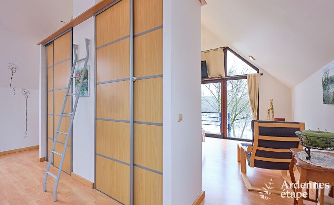 Ruime vakantiewoning in Charleville voor 15 personen met 7 slaapkamers, sauna, houtkachel en priv�terras aan het water